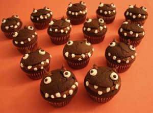 http://recipedose.com/wp-content/uploads/2010/10/monster-cupcakes-300x221.jpg