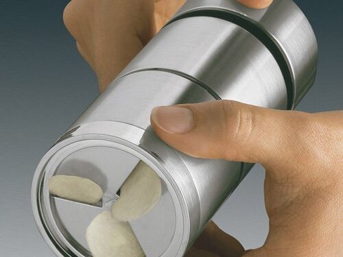 Stainless Steel Garlic Slicer Twist-Top Operation